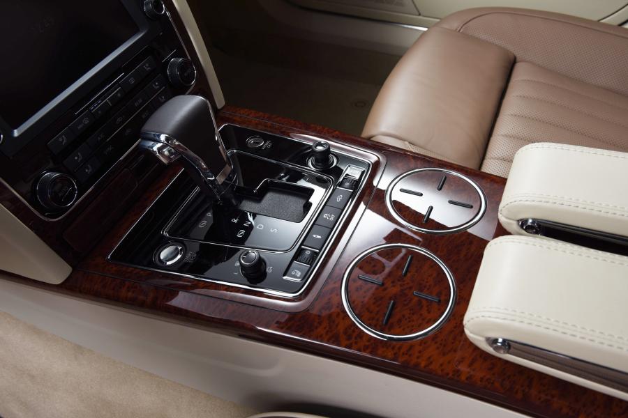 Детали интерьера Volkswagen Phaeton V6 2015 года  (CN) (фото 2 из 15)